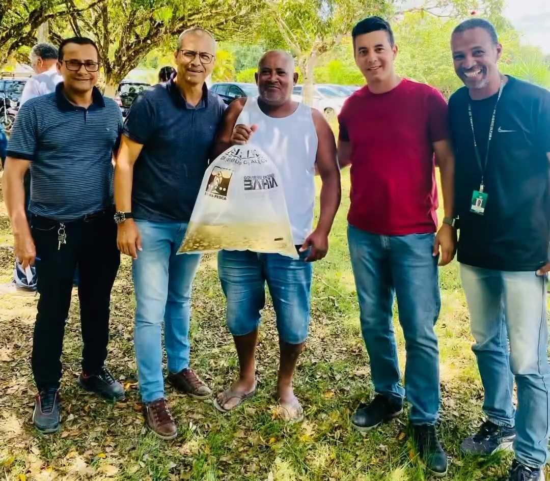 Camacã: Prefeitura entrega 30 mil alevinos da espécie Tambaqui e Tilápia para agricultores 

